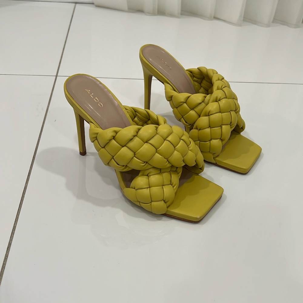 Woman’s aldo green braided sandal size 8.5